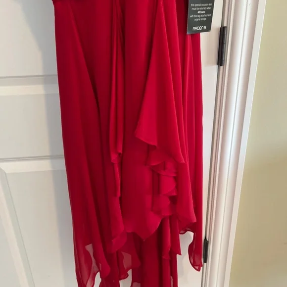Gorgeous Arden B red flowing tiered dress, M. NWT - Picture 3 of 11
